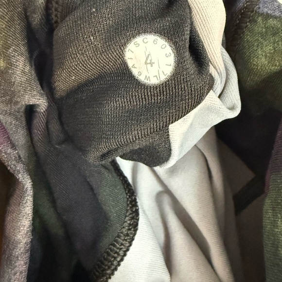 Lululemon Wunder Under Crop Size 4 - Picture 4 of 10